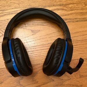 Turtle Beach Black and Blue On-Ear Headphones Excellent Condition